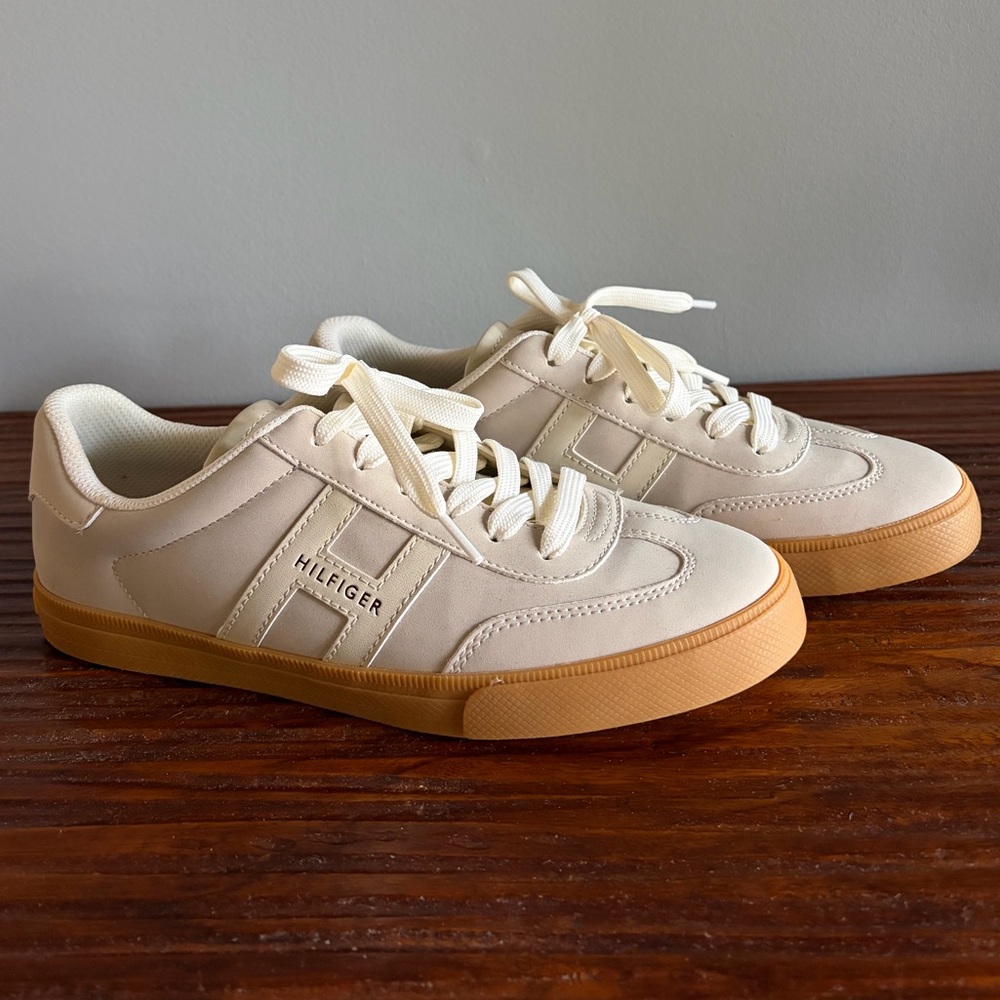 Tommy Hilfiger Cream Sneakers with Gum Sole